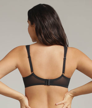 Underwired bra in black Expert in Silhouette