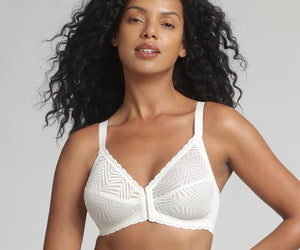 Non-wired front closure bra in ivory Ideal Posture