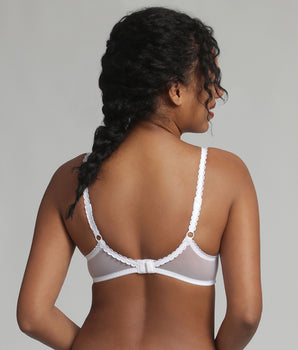 Underwired bra in white Essential Elegance