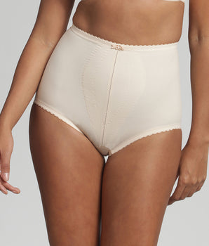 Shaping girdle in beige I Can't Believe It's a Girdle