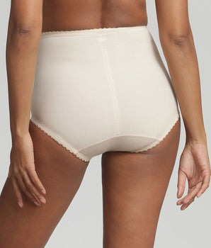 Shaping girdle in beige I Can't Believe It's a Girdle