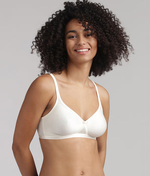 Non-wired bra in ivory Satiny Micro-Support